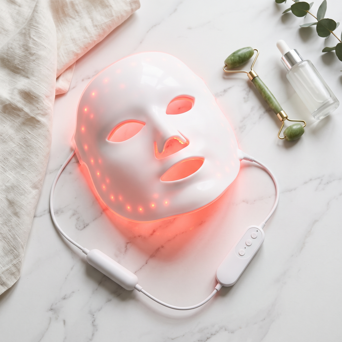 LED light therapy face mask with red light